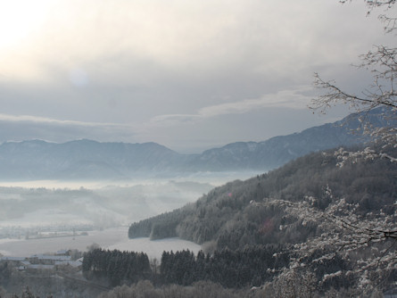 L'inverno da Lasen: il panorama è imbiancato, il cielo plumbeo, ma... non lo si può certo definire brutto!